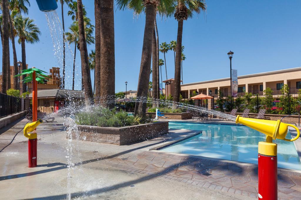 Hotel Grand Legacy At The Park Anaheim Exterior foto